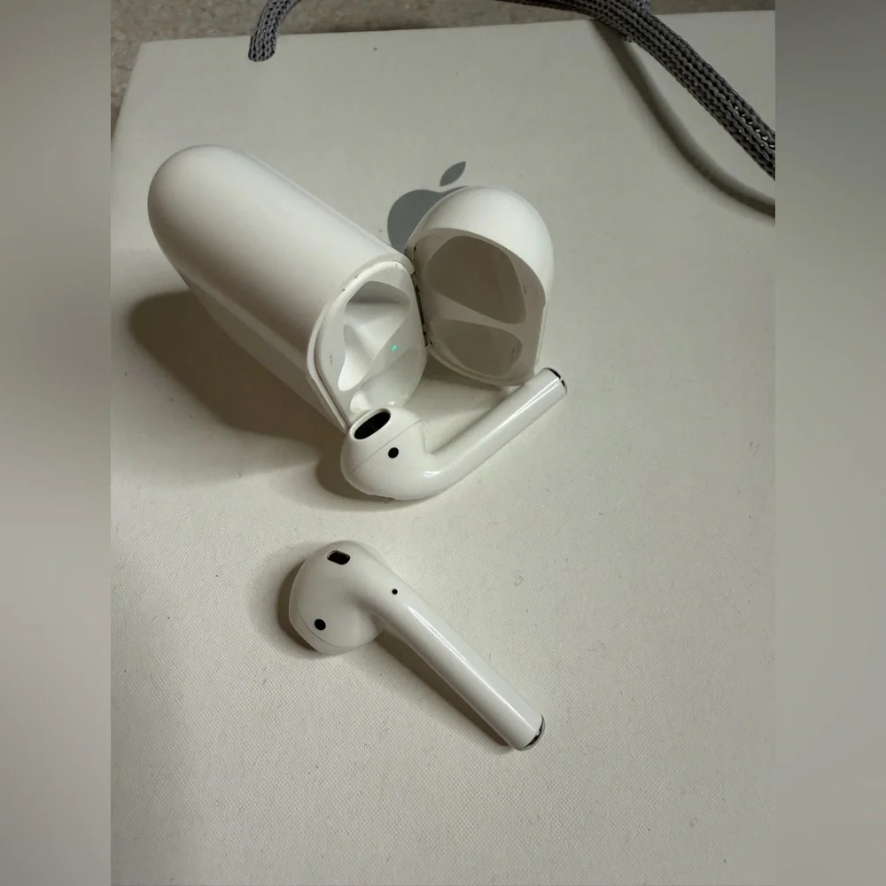 Air pods headphones - Picture 1 of 6